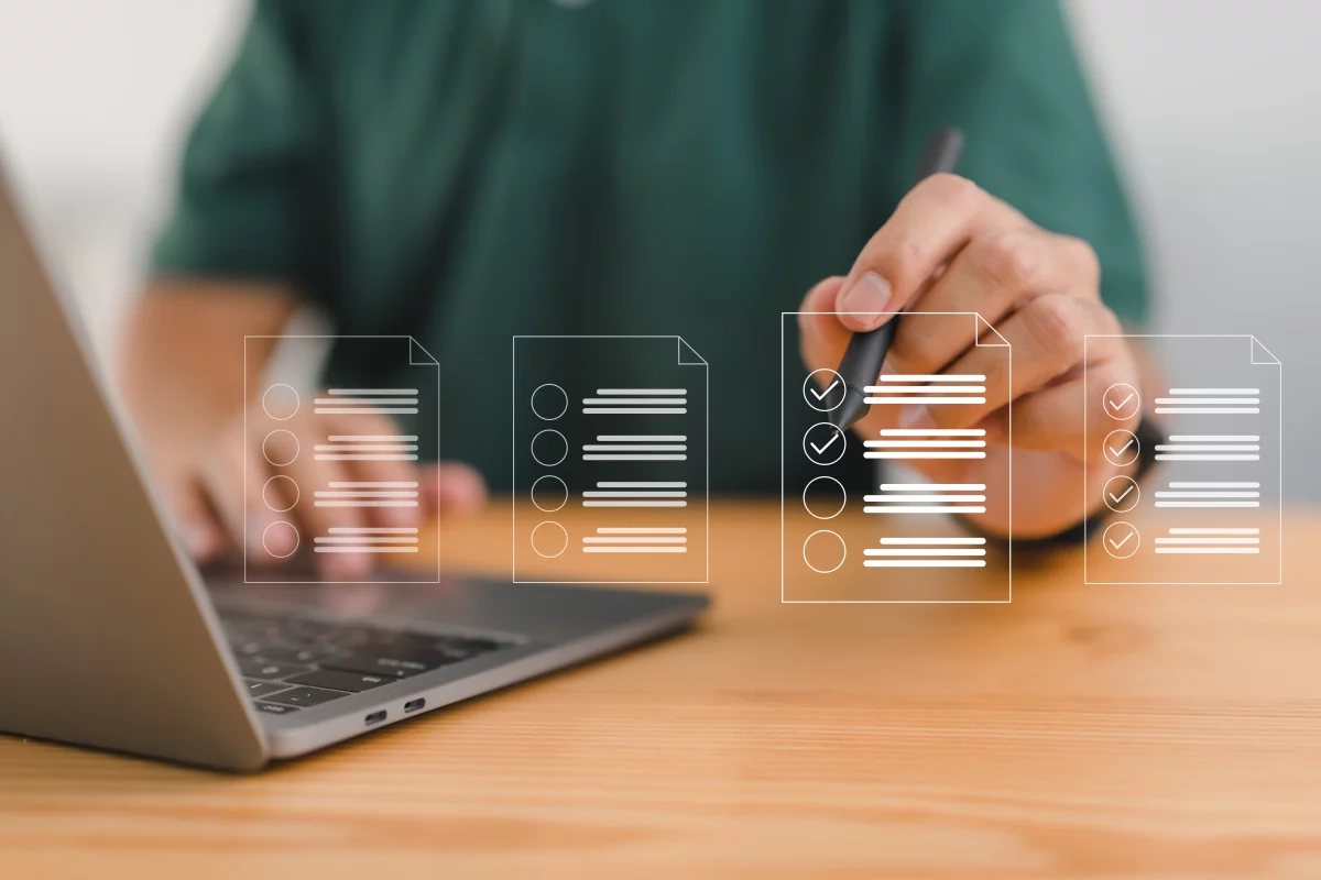 Pri kontrole (code review) sa zvyčajne preskúmavajú rôzne aspekty kódu s cieľom zabezpečiť jeho kvalitu a správnosť. 
